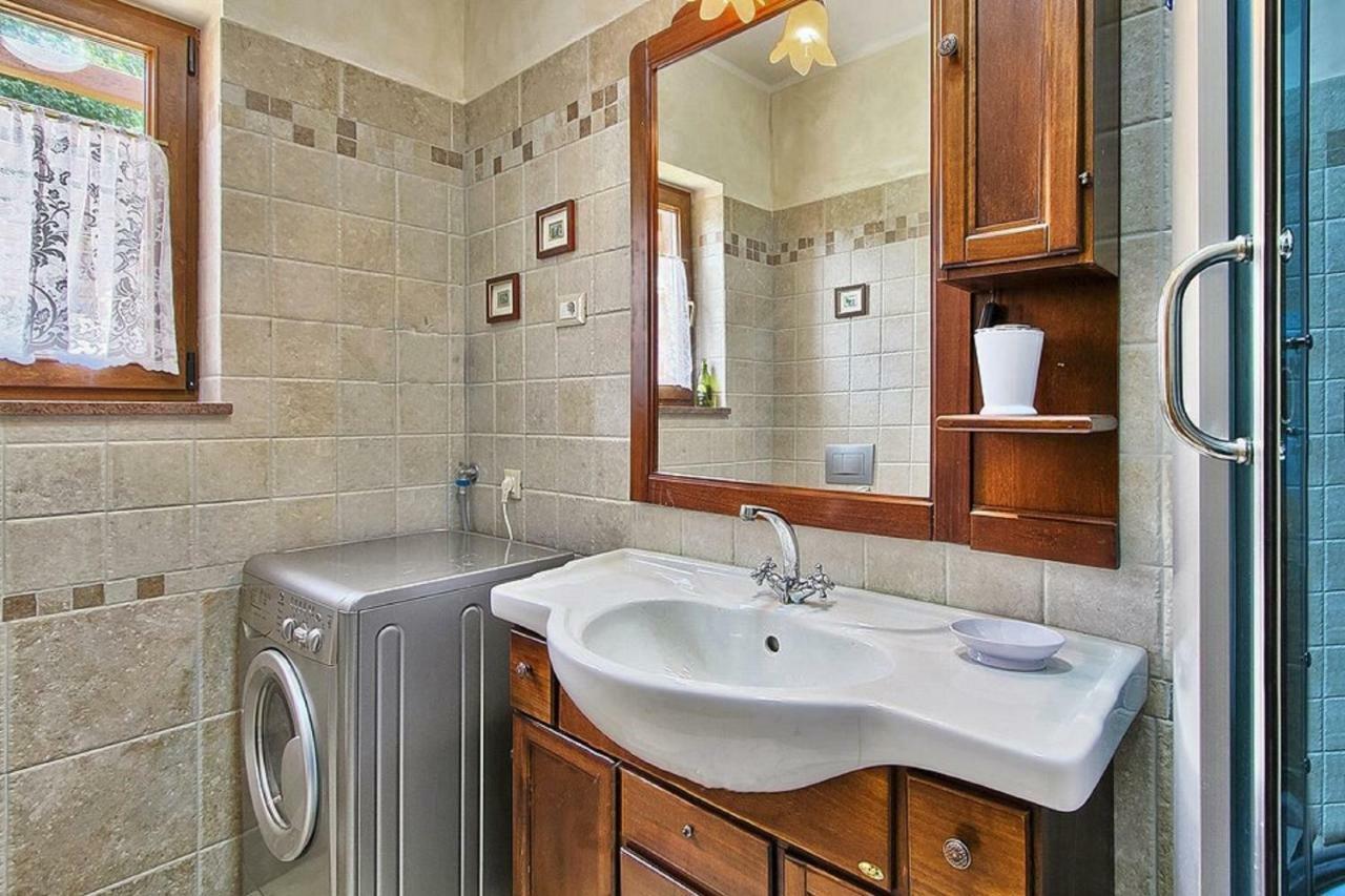 Holiday Home Sarita Sisan Luaran gambar