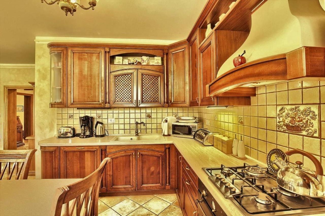 Holiday Home Sarita Sisan Luaran gambar