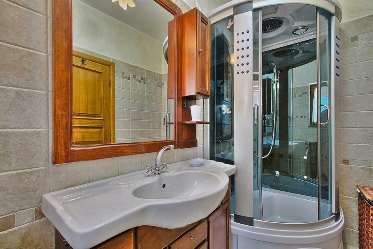 Holiday Home Sarita Sisan Luaran gambar
