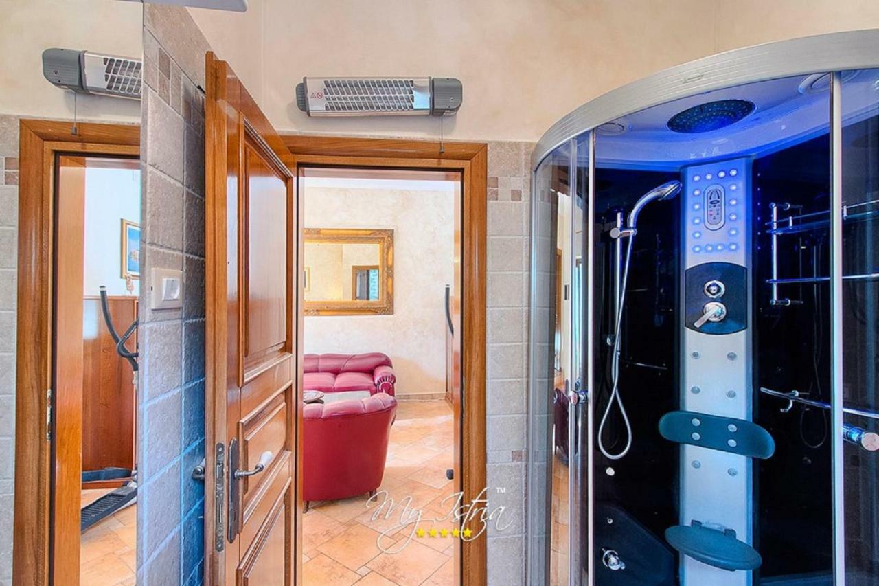 Holiday Home Sarita Sisan Luaran gambar