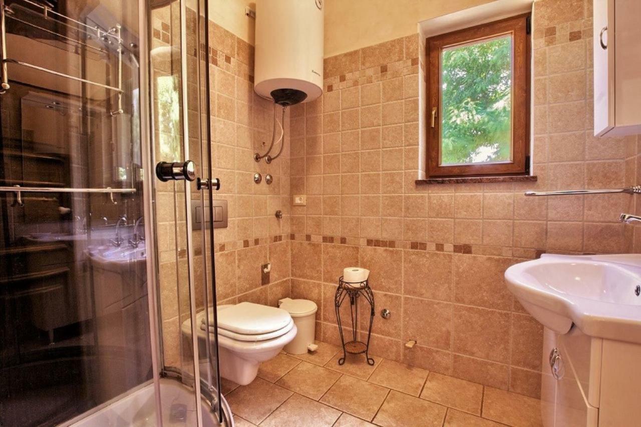 Holiday Home Sarita Sisan Luaran gambar