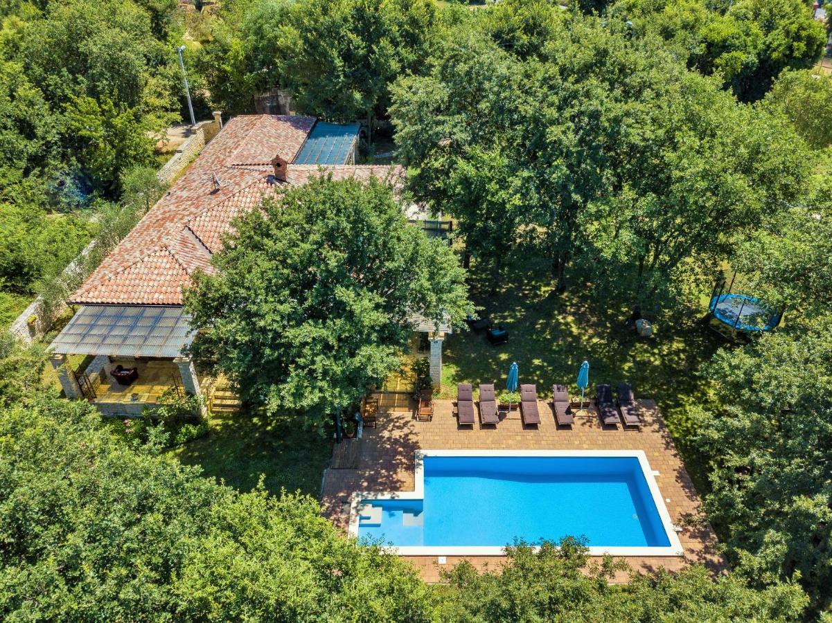Holiday Home Sarita Sisan Luaran gambar